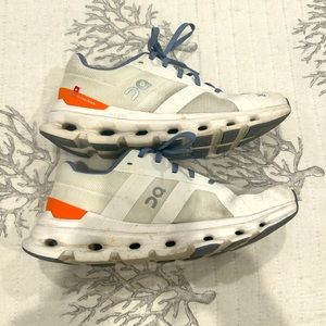 On CloudRunner Shoes Size 8